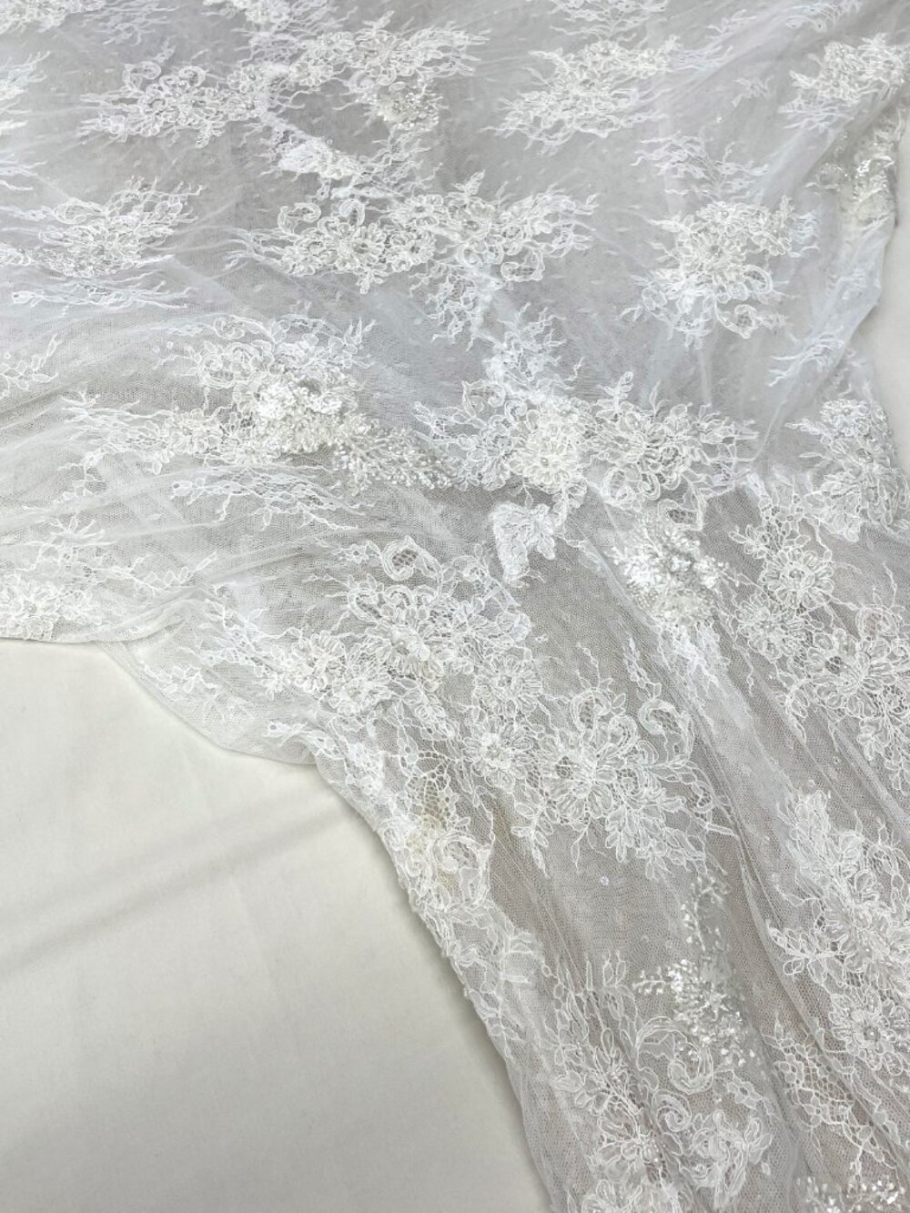 Ines Di Santo spaghetti strap lace sheath wedding gown - Picture 10 of 13
